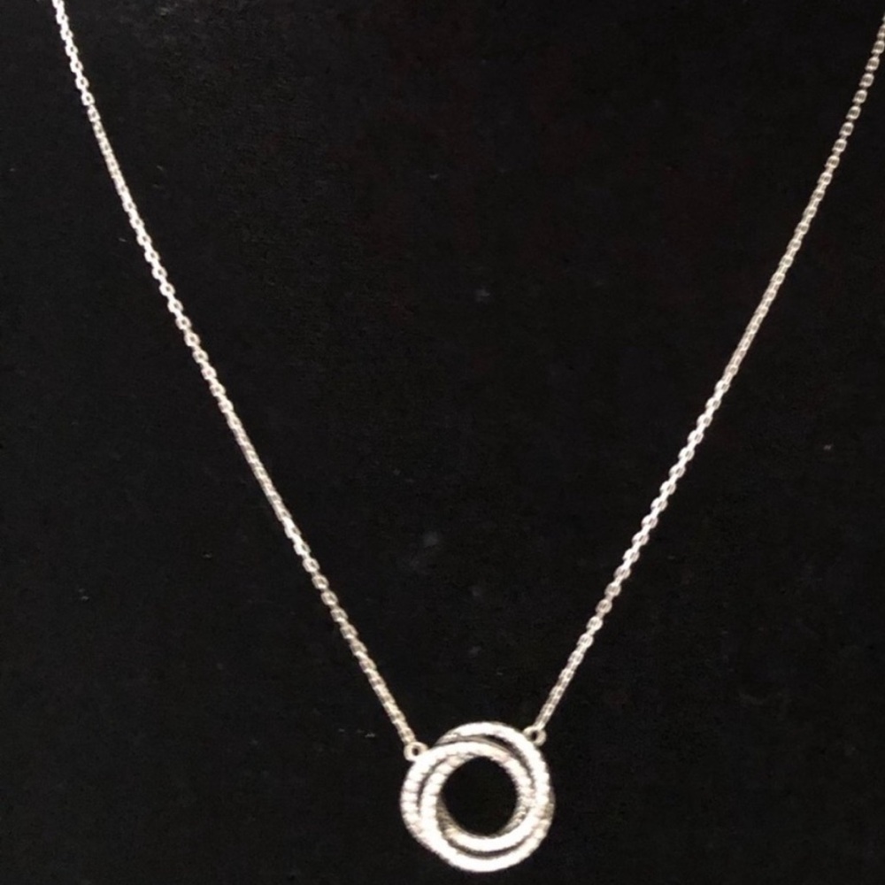 NWOT Sterling Silver cz circle necklace